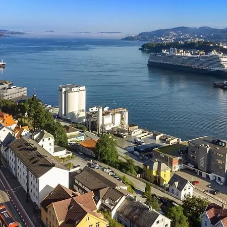 Near The Center! Апартаменти Берген