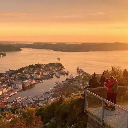 Near The Center! Апартаменти Берген